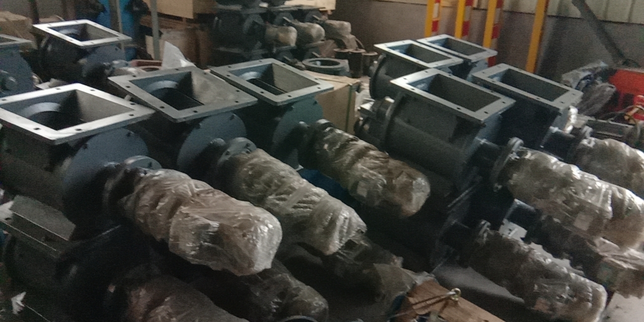 泊头市泽宇环保生产的叶轮给料机出厂调试